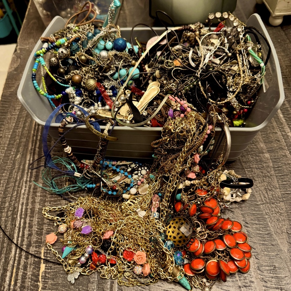 ⚜️ Severely Tangled Jewelry Lot – 2 LB Gold & Silver CRAZY CHAIN CHAOS⚜️